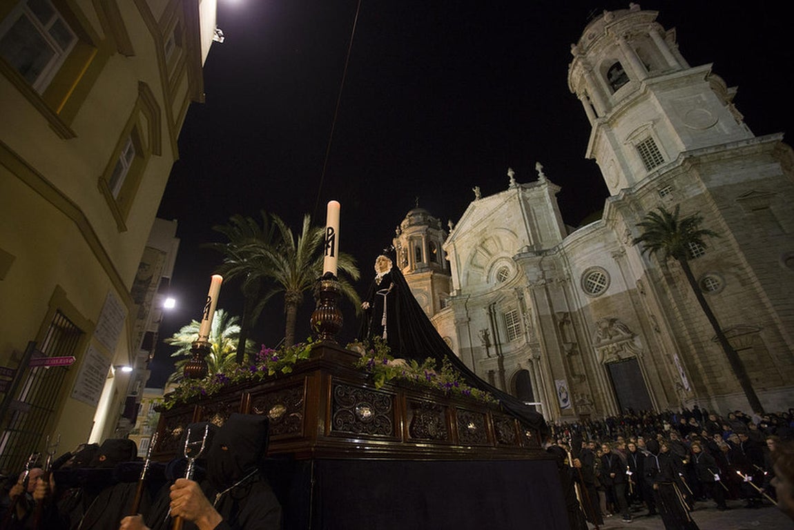Fotos: Ecce Mater Tua el Sábado Santo en Cádiz