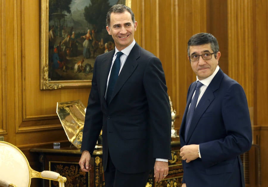 Ronda de consultas del Rey. El Rey recibe al presidente del Congreso, Patxi López, antes de consultar a los líderes políticos sus apoyos para gobernar