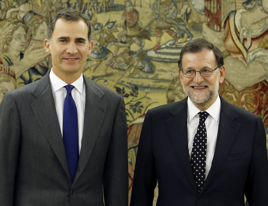 Rajoy rechaza la investidura. Al no contar con los apoyos necesarios, Mariano Rajoy rechazó la propuesta del Rey de someterse a la investidura