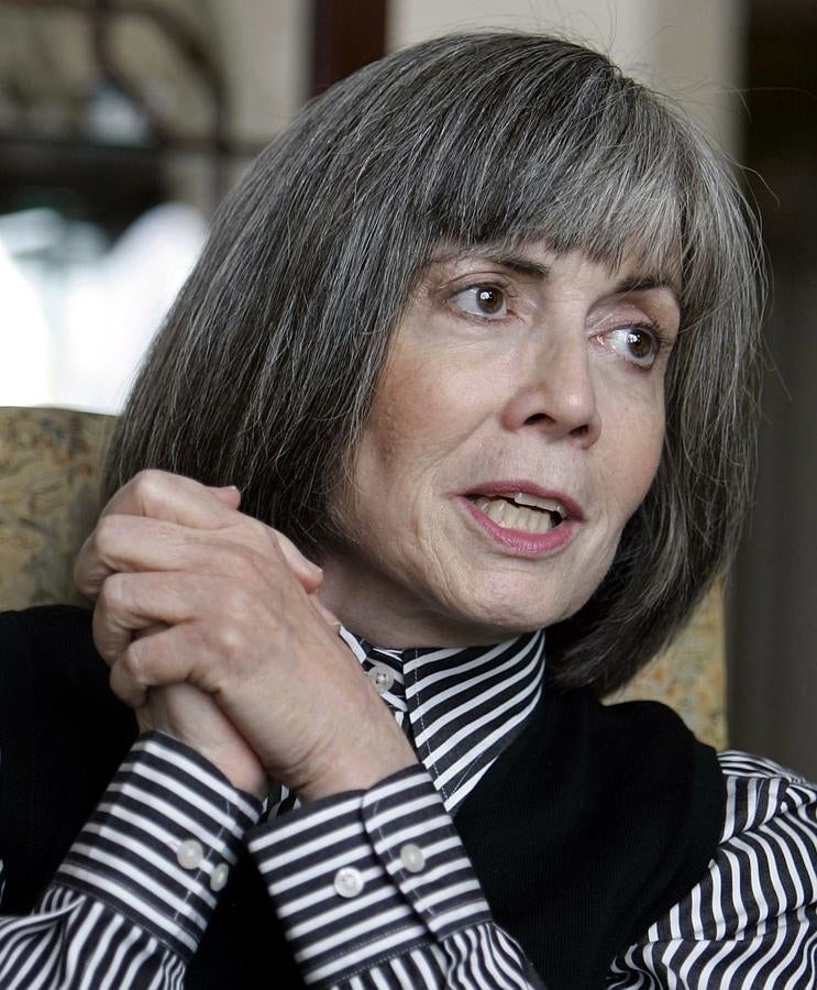 Anne Rice adoptó el nombre de A. N. Roquelaure para publicar una trilogía erótica sobre «La Bella Durmiente». 