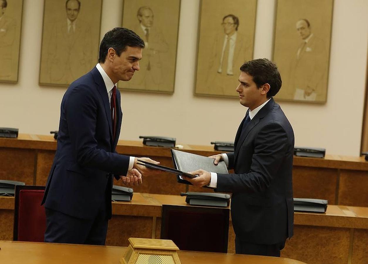 Pacto PSOE-Ciudadanos. Ciudadanos otorgó su apoyo para investir a Pedro Sánchez como presidente del Gobierno