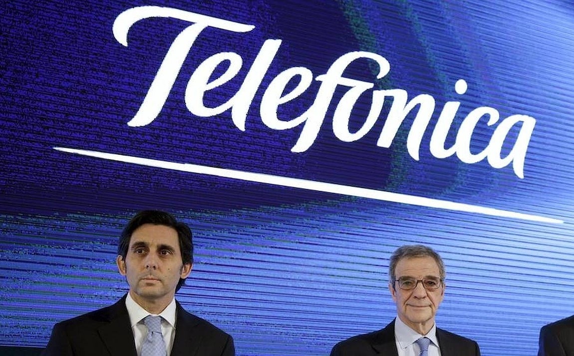 Álvarez-Pallete, nuevo presidente de Telefónica, junto a su predecesor, César Alierta. 