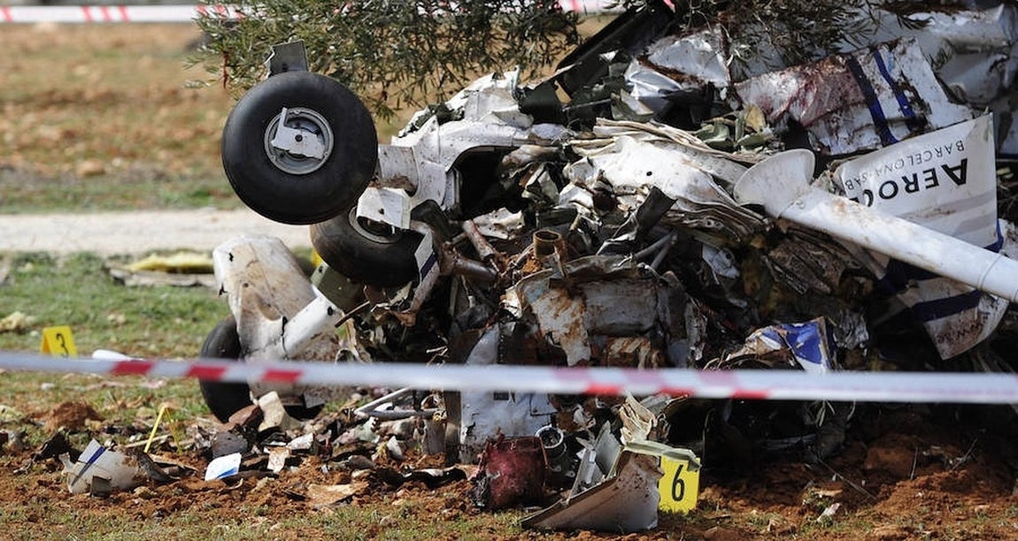5. Un testigo ha dicho que el vuelo iba aparentemente normal hasta que se ha caído un ala del aparato y desde ese momento se ha precipitado en picado hasta que ha colisionado con un olivo