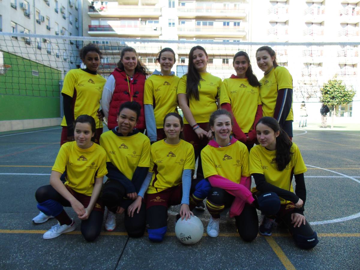 Inmaculada Concepción. Arriba: Menen (3), María (Lesionada), Vega (17), Manuela (6), Carlota (9), Laura G. (7). Abajo: Ana (1), Lucía (8), Carmen (13), Laura C. (10), Sara (5). 