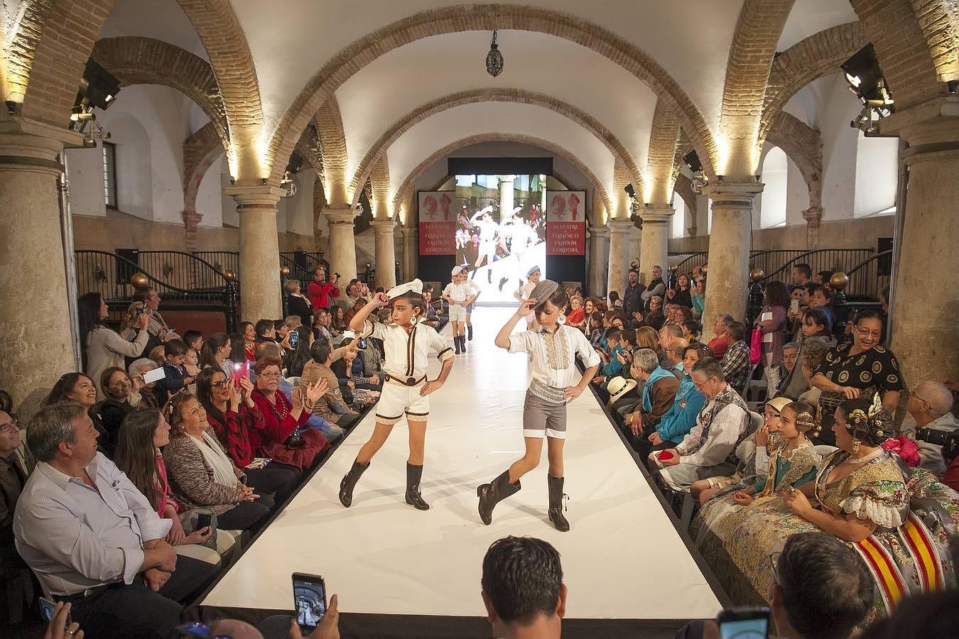 Los pequeños en la «Ecuestre y Flamenco Fashion»