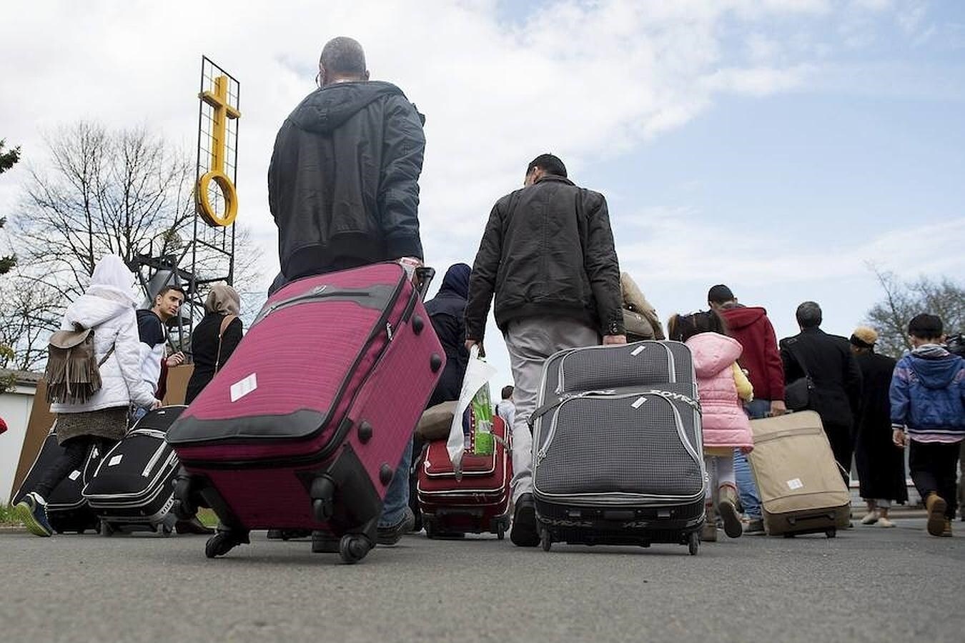 Grupo de refugiados sirios llegados en avión desde Turquía a Alemania, en el marco del nuevo acuerdo  REUTERS