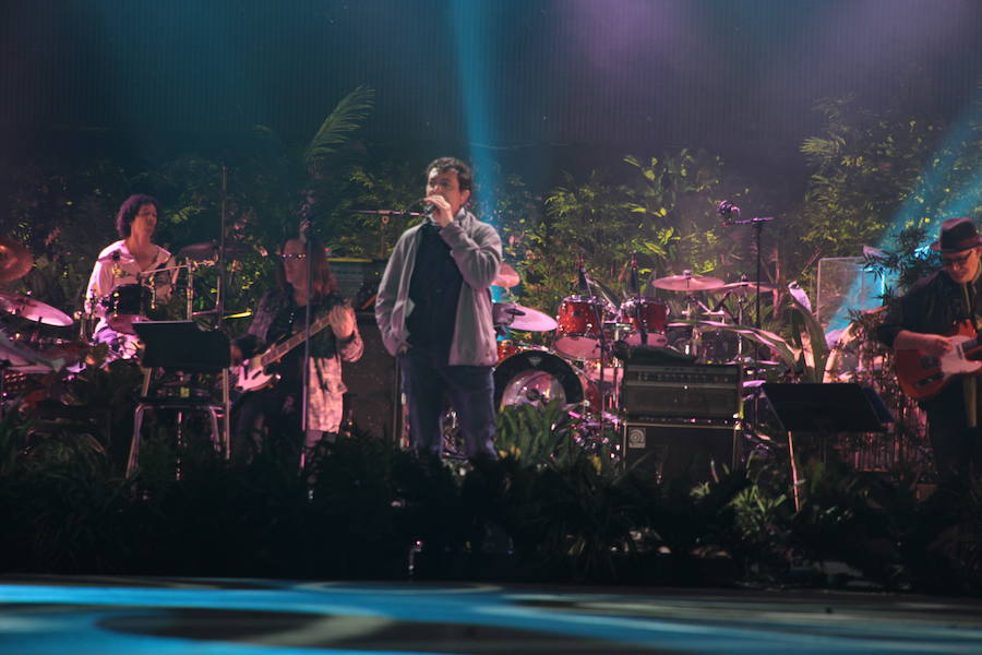 14. Dirigiendo a los técnicos durante el ensayo