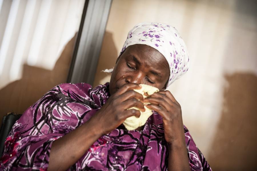 Yana Galang, madre de Rifkatu Galang, una de las niñas de la aldea de Chibok (norte de Nigeria) secuestradas por los terroristas de Boko Haram hace justo dos años, durante una entrevista en Lagos. 