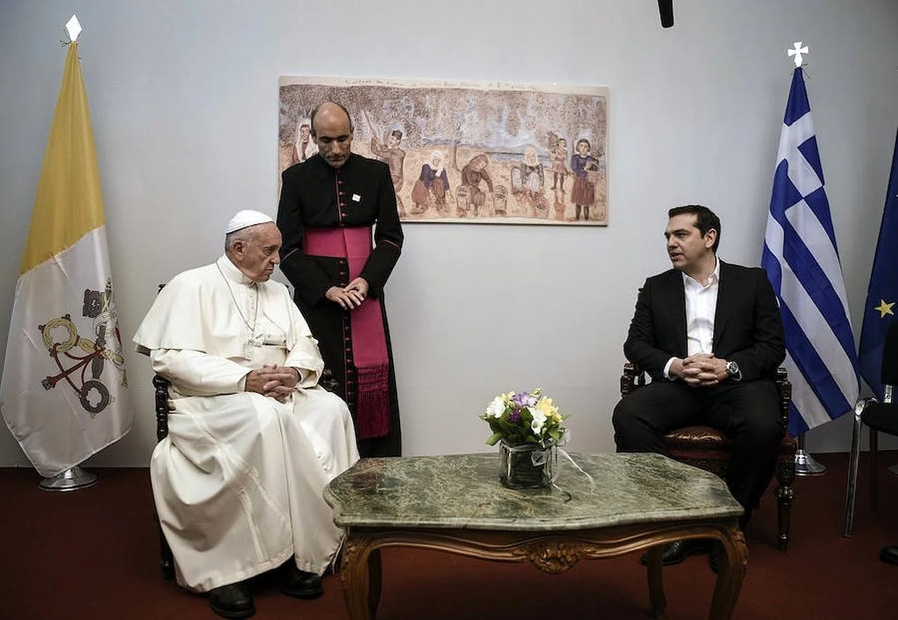 El papa Francisco durante una reunión con el primer ministro de Grecia, Alexis Tsipras