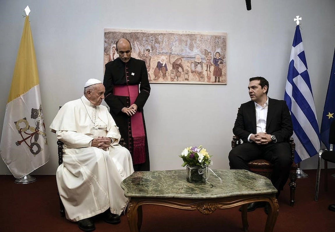 El papa Francisco durante una reunión con el primer ministro de Grecia, Alexis Tsipras. 