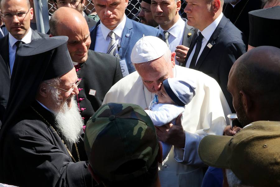 El papa y los líderes de la Iglesia ortodoxa griega han unido hoy sus voces para reclamar al mundo que asuma la responsabilidad y ayude a los millones de refugiados