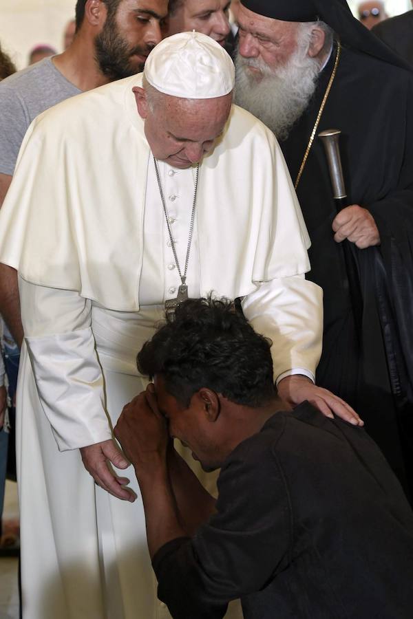 «¡Libertad, libertad!» «¡Libertad de movimientos!» fueron algunos de los gritos que los tres líderes religiosos, a los que se les sumó luego el primer ministro griego, Alexis Tsipras. 