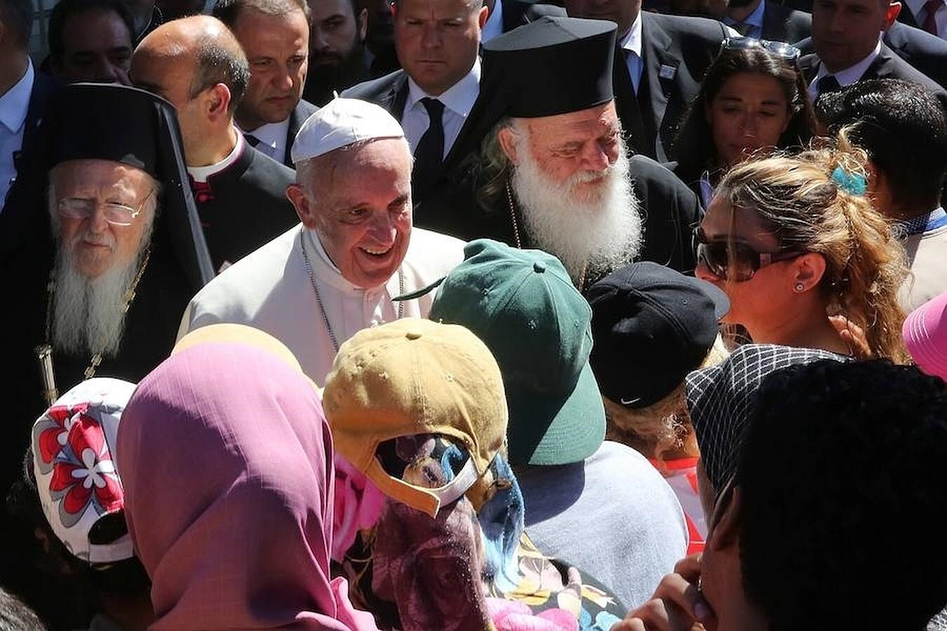 El Papa Francisco llega al campo de refugiados de Moria, en Lesbos (Grecia)