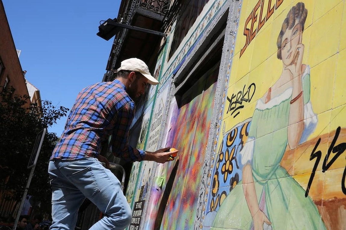 11.. Además de la pintura y los aerosoles, el evento Pinta Masalaña! ha reunido también a los DJ que ponen banda sonora a las noches de los locales del barrio