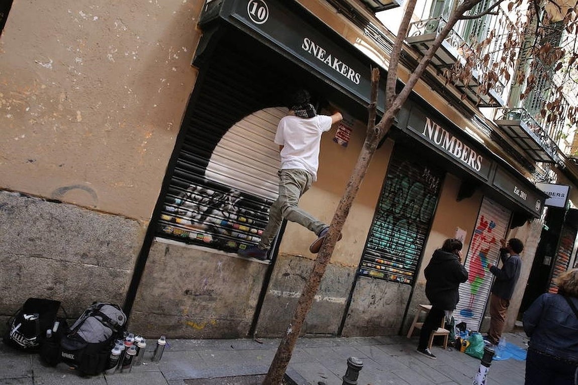 18.. Los «lienzos» fueron cedidos de forma desinteresada por los comerciantes de Malasaña