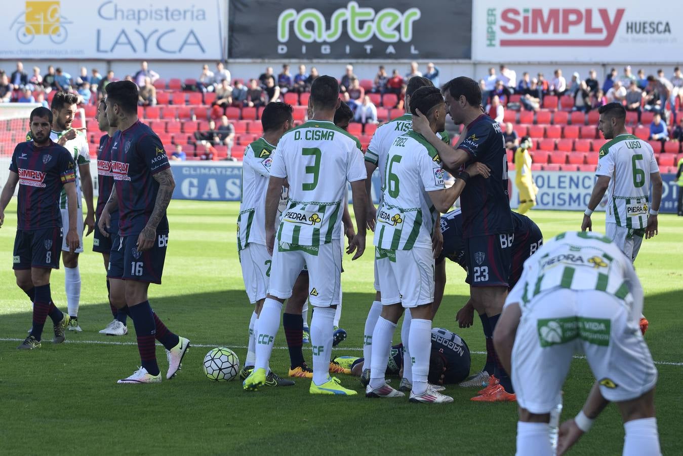 Selección de fotografías de la victoria del CCF en Huesca