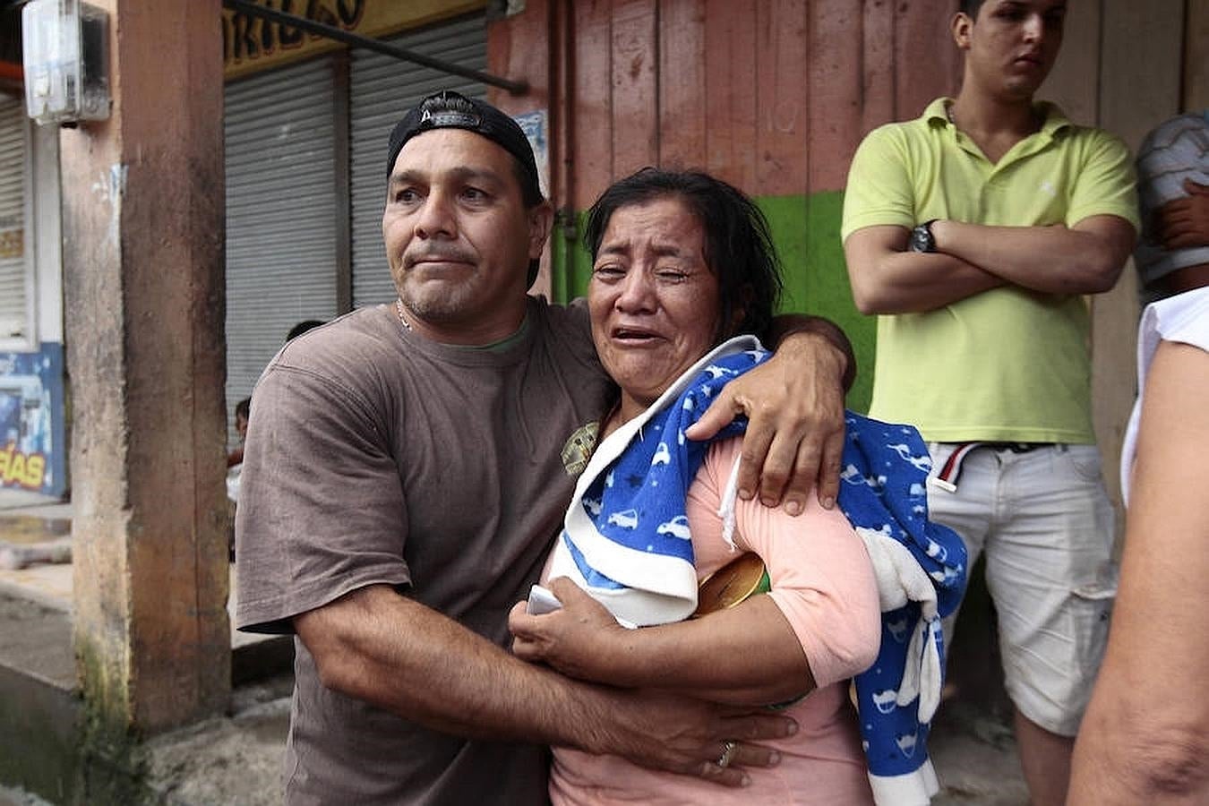 Habitantes de Pedernales afectados por el terremoto. 