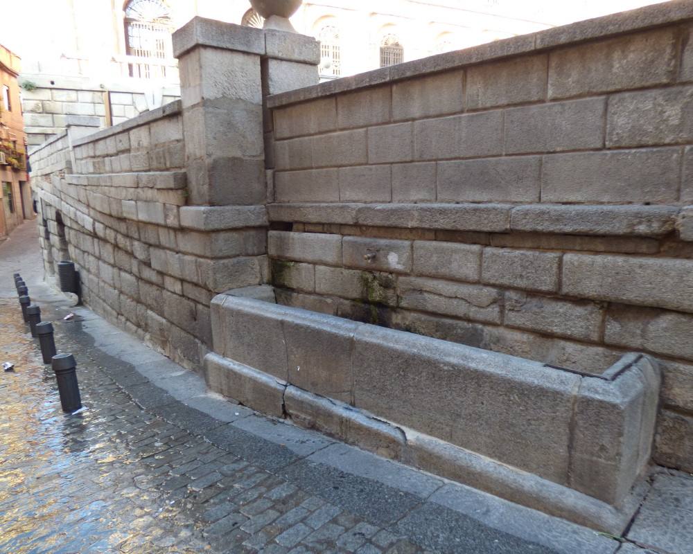 Aspecto de la fuente en diciembre de 2015. 