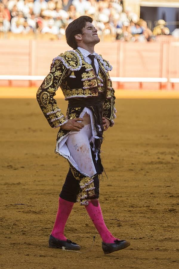 Las imágenes más llamativas de las corridas de la Feria de Abril (II)