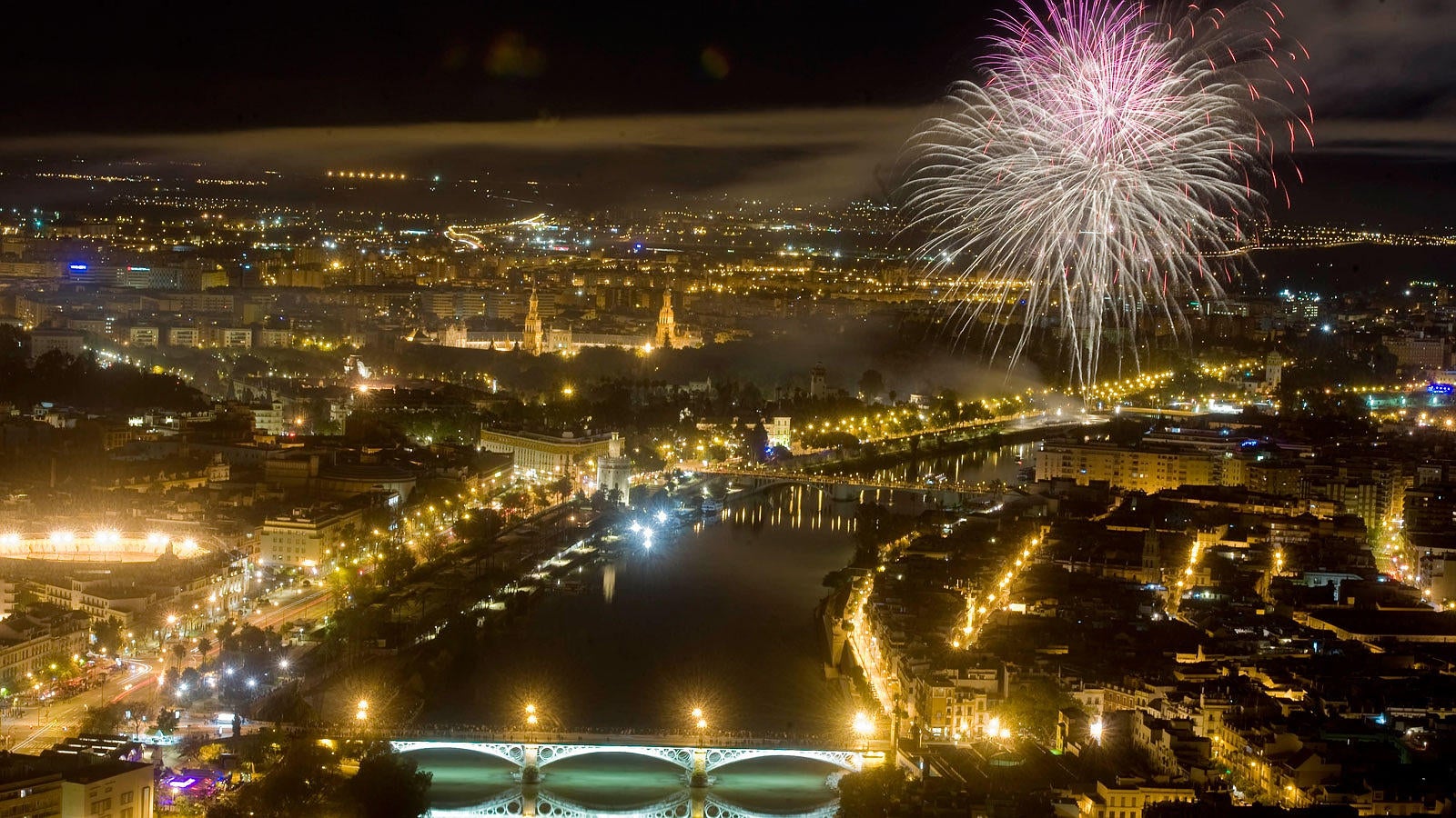 Los fuegos artificiales, desde el cielo y la tierra