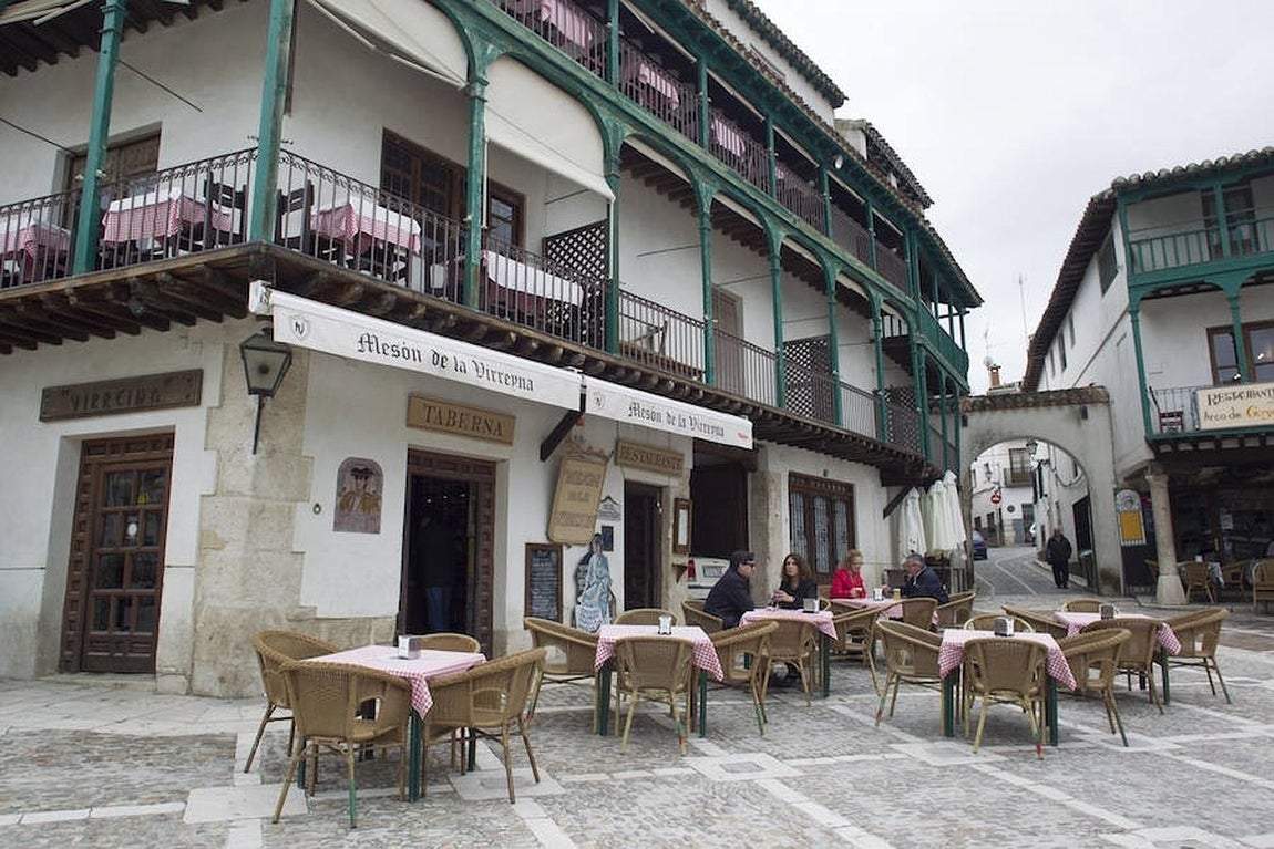 7. Mesón de la Virreyna, uno de los establecimientos más antiguos de la Plaza Mayor de Chinchón