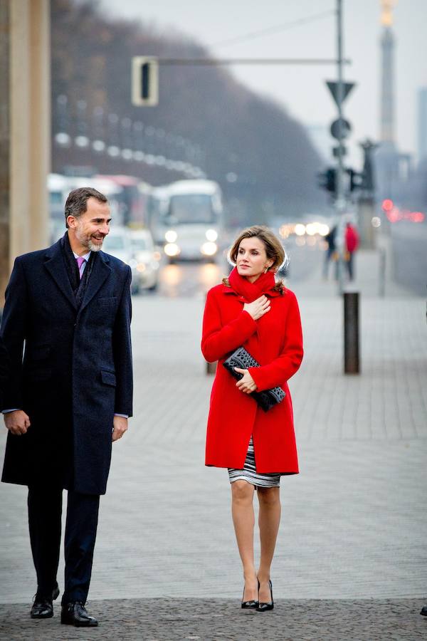 Este abrigo, que lució en el reciente viaje oficial a Alemania, también llamó especialmente la atención. 