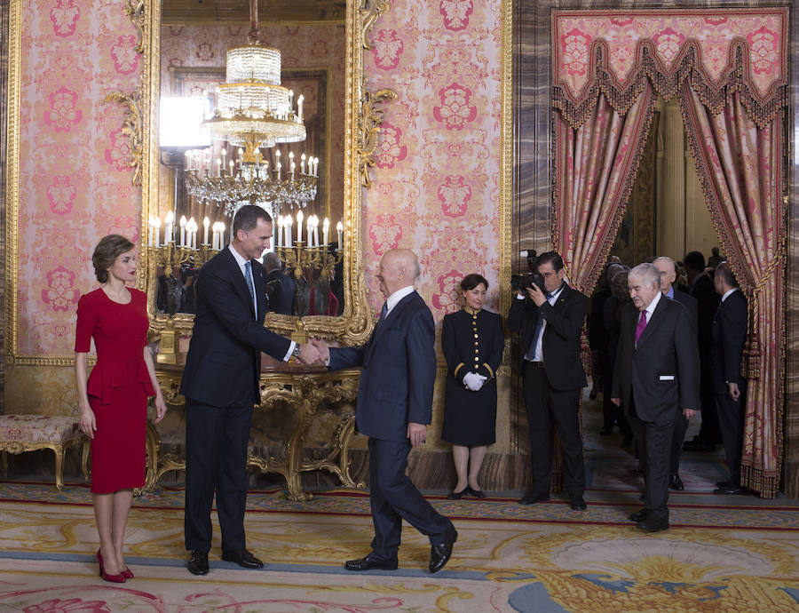 Como en el evento al que ha acudido hoy en el Palacio Real con motivo de la entrega del Premio de Literatura Castellana «Miguel de Cervantes» 2015. 