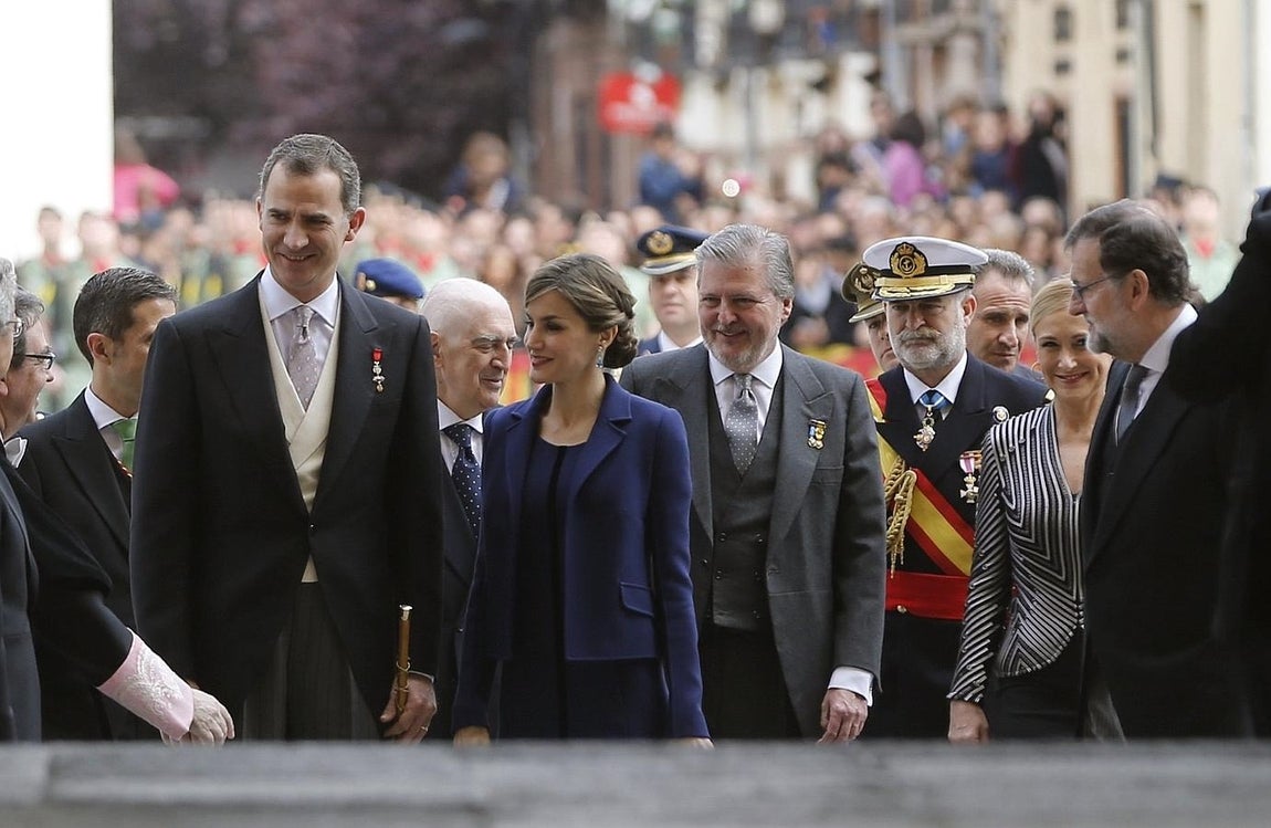 El Rey y la Reina al inicio de la ceremonia de entrega del Premio Cervantes en Alcalá de Henares. 