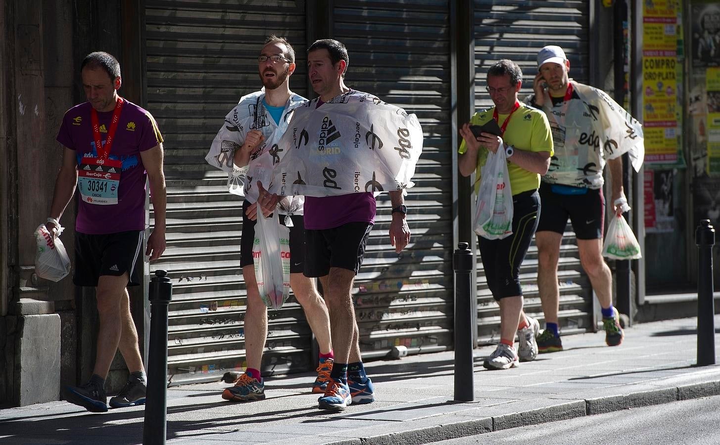 Participantes del maratón celebrado en Madrid este domingo. 