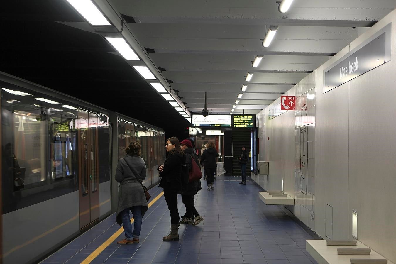 El metro de Maelbeek vuelve a funcionar un mes después de los atentados de Bruselas. 