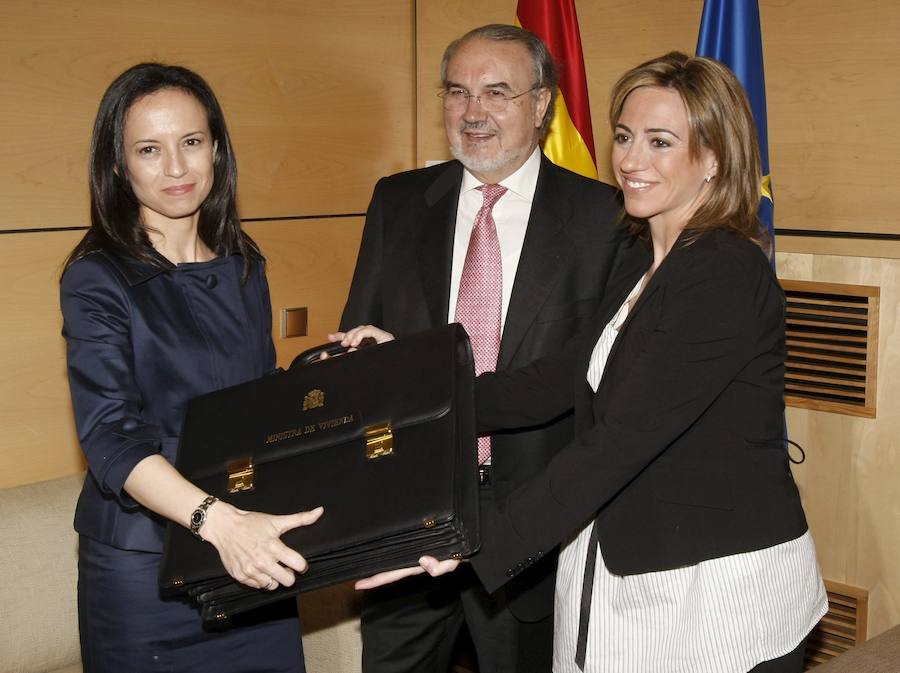 Zapatero la nombra en 2007 ministra de Vivienda, en sustitución a María Antonia Trujillo. Se mantiene en el cargo un año. En abril de 2008, Chacón entrega la cartera a la nueva ministra de Vivienda, Beatriz Corredor. El destino de Chacón entonces es el de convertirse en la primera mujer al frente del ministerio de Defensa. 