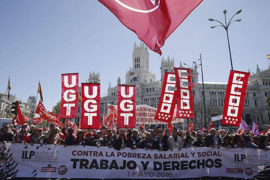 Los secretarios generales de CCOO y UGT, Ignacio Fernández Toxo y Pepe Álvarez (i), encabezan la manifestacióncapital. 