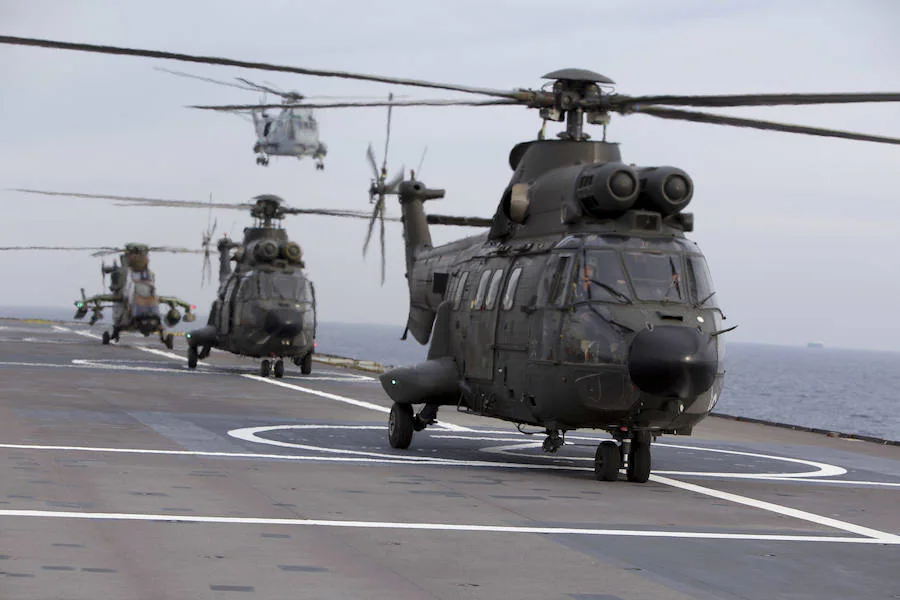 Helicópteros españoles en la cubierta del Dixmude