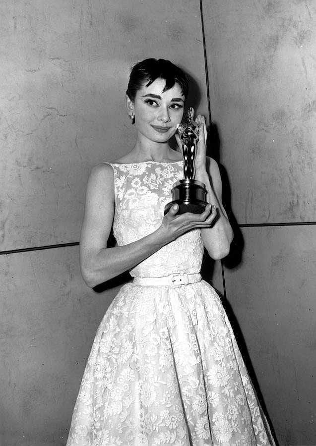 Durante su carrera estuvo nominada al Oscar en cuatro ocasiones, sin embargo solo consiguió uno por su papel en «Vacaciones en Roma»