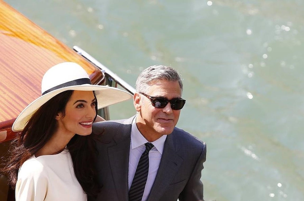 Clooney junto con la abogada y activista Amal Alamuddin en Venecia, donde se casaron en septiembre de 2014. 