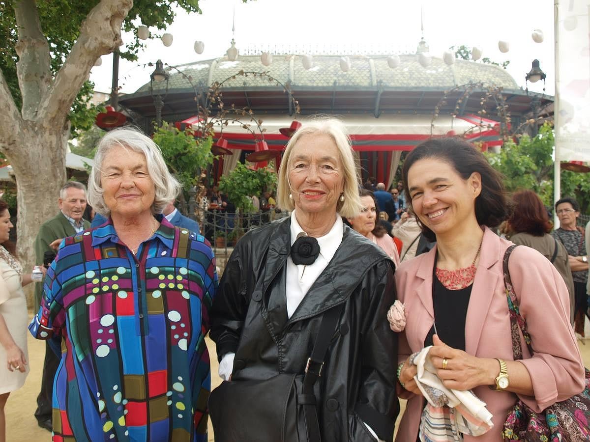 Beatriz y Natalia Rodríguez-Salmones y Gabriela Castejon