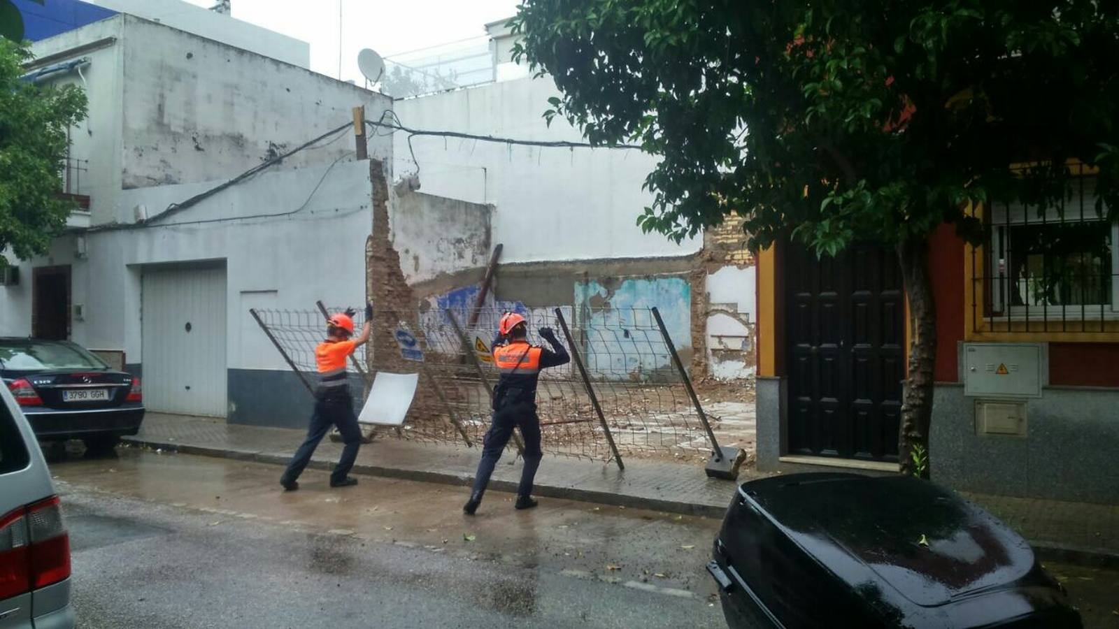 La lluvia provoca decenas de incidencias en Sevilla