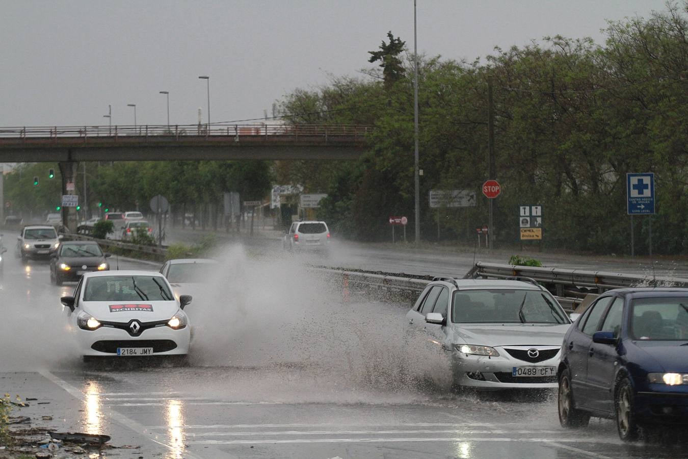 La lluvia provoca decenas de incidencias en Sevilla