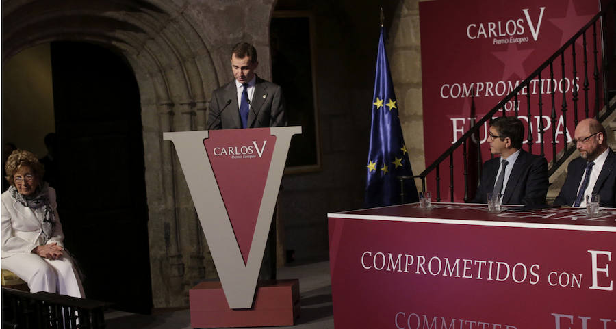 El Rey pronuncia su discurso. 