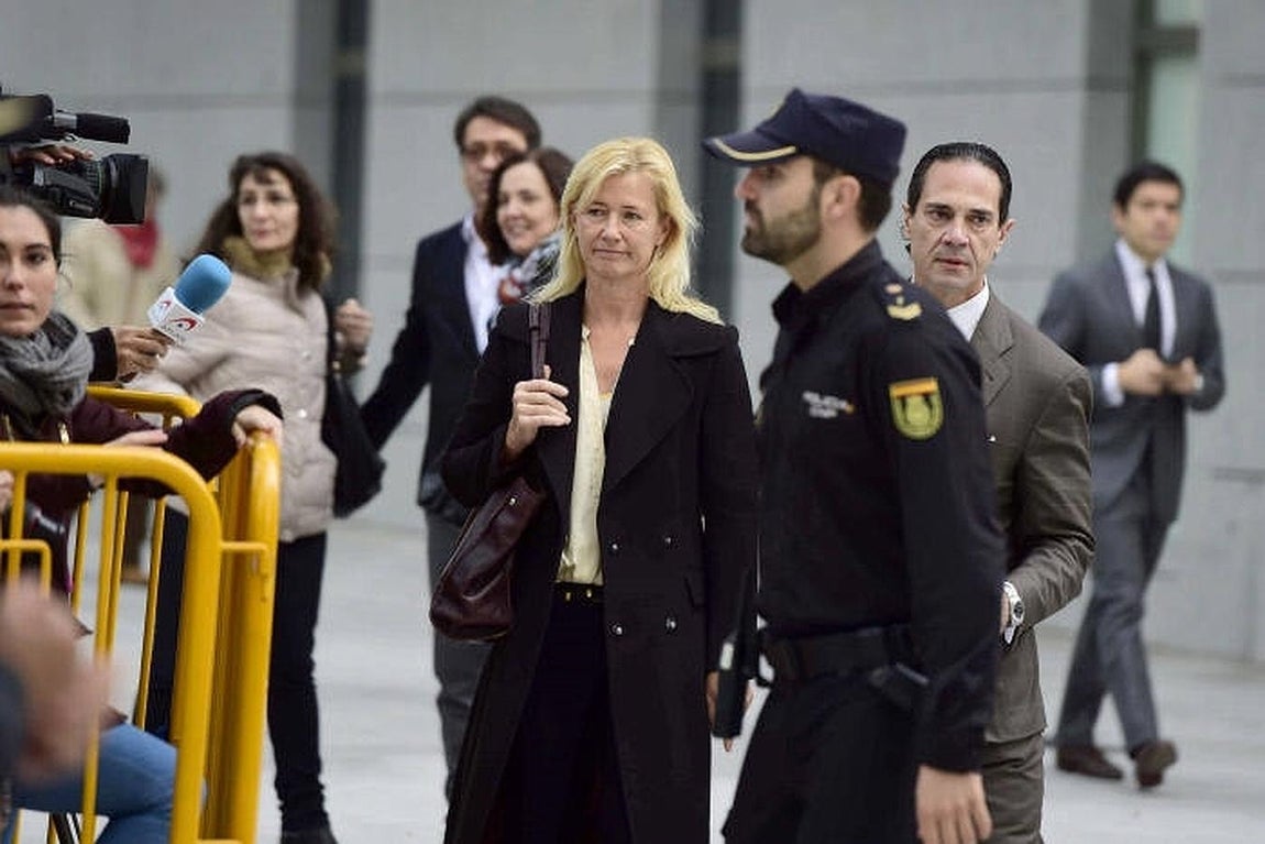 La actriz Ana Duato ha acudido a la Audiencia Nacional para declarar como investigada por un presunto fraude de 2,9 millones de euros a Hacienda a través de sociedades instrumentales del despacho Nummaria. 