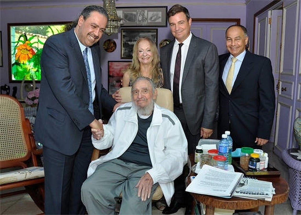 Fidel Castro ha reaparecido este martes en los medios oficiales de Cuba. El expresidente del país se ha fotografiado junto al máximo mandatario de la Asociación de Comités Olímpicos Nacionales (ACNO), el jeque kuwaití Ahmad Al-Fahad Al-Sabah. 