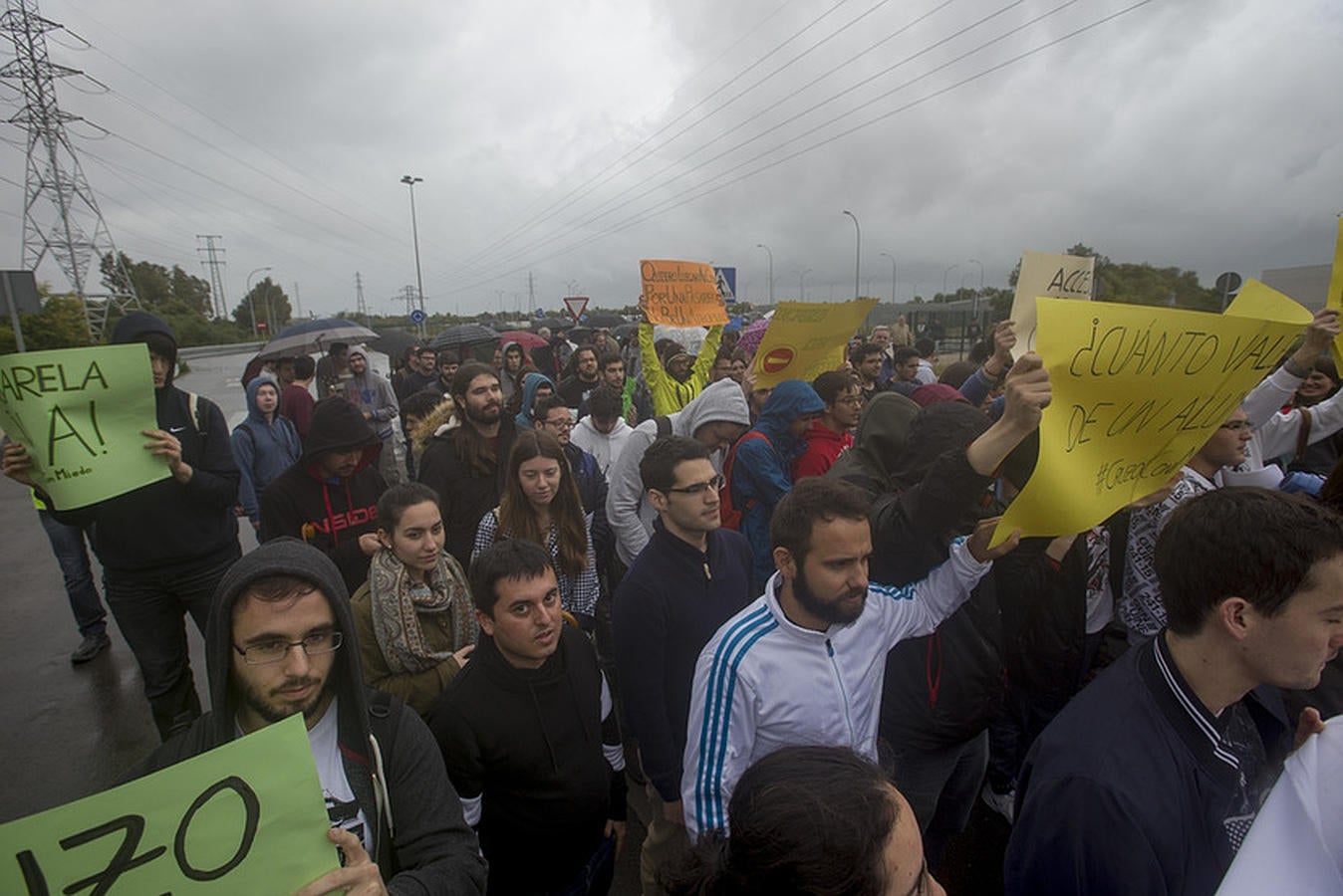 Manifestación de los alumnos de la ESI por uno acceso mejor al campus de Puerto Real