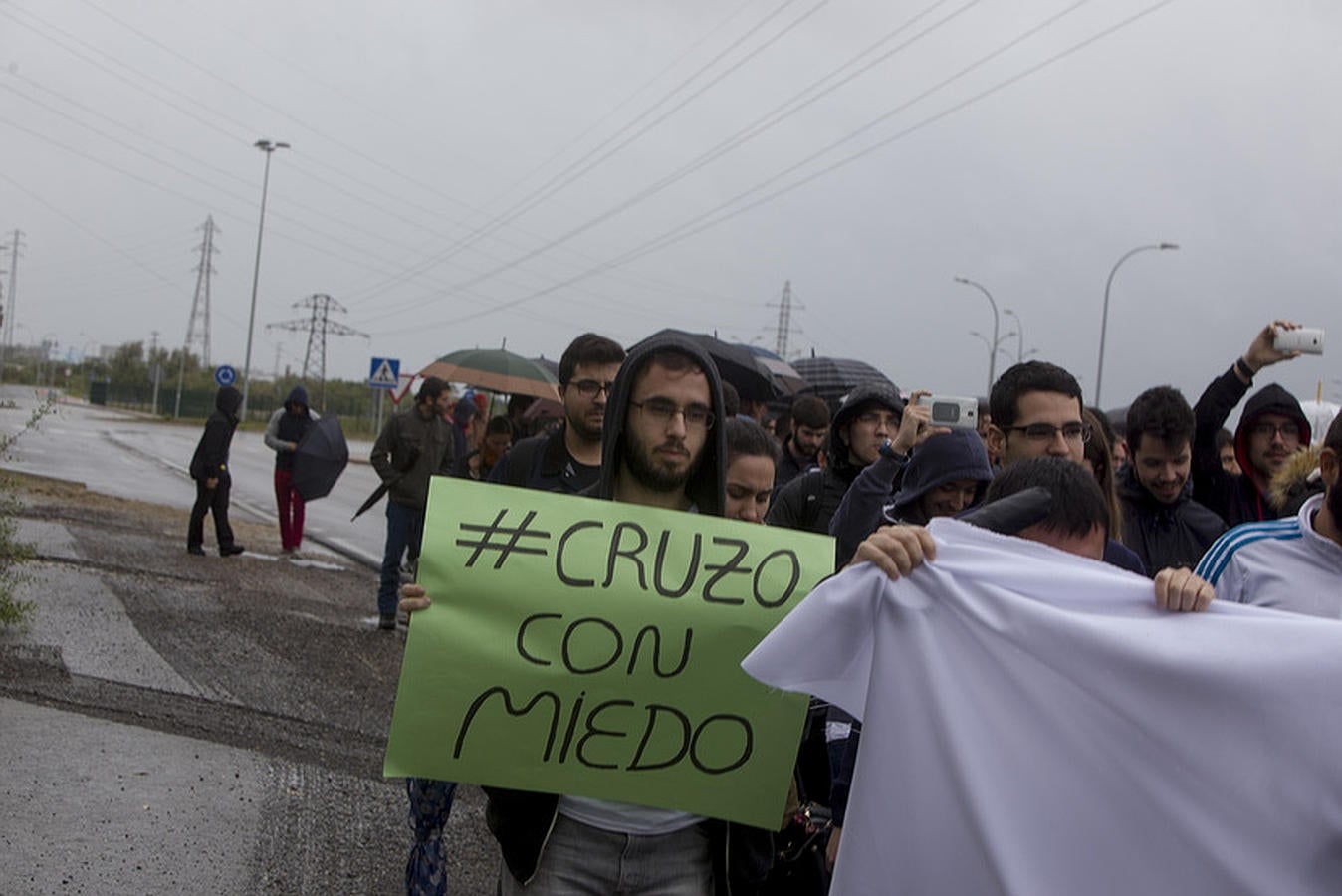 Manifestación de los alumnos de la ESI por uno acceso mejor al campus de Puerto Real