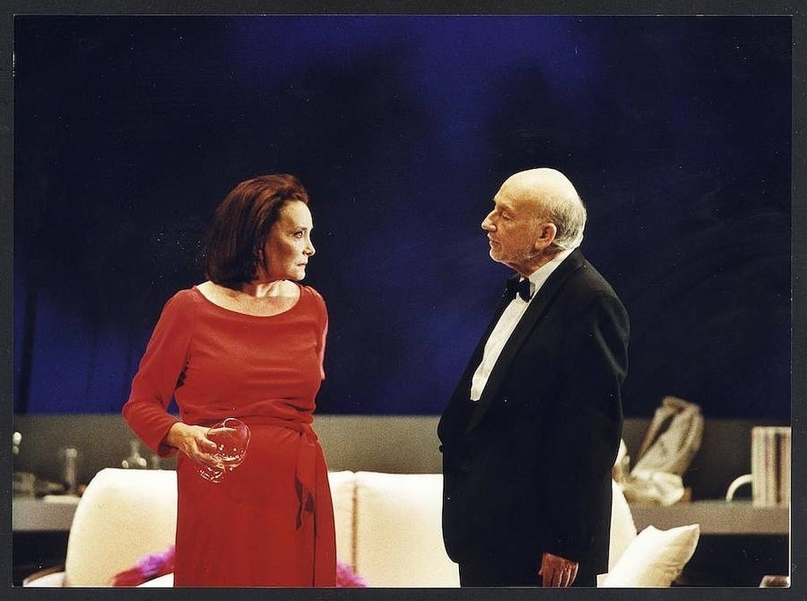 «¿Quién teme a Virginia Woolf?». En 1999 asume al papel protagonista junto a Adolfo Marsillach - en la que sería su última aparición sobre los escenarios - en la obra maestra de Edward Franklin Albee «¿Quién teme a Virginia Woolf?»