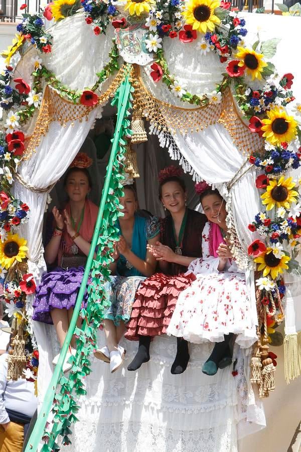 Cante y mucho color en la presentación de Triana