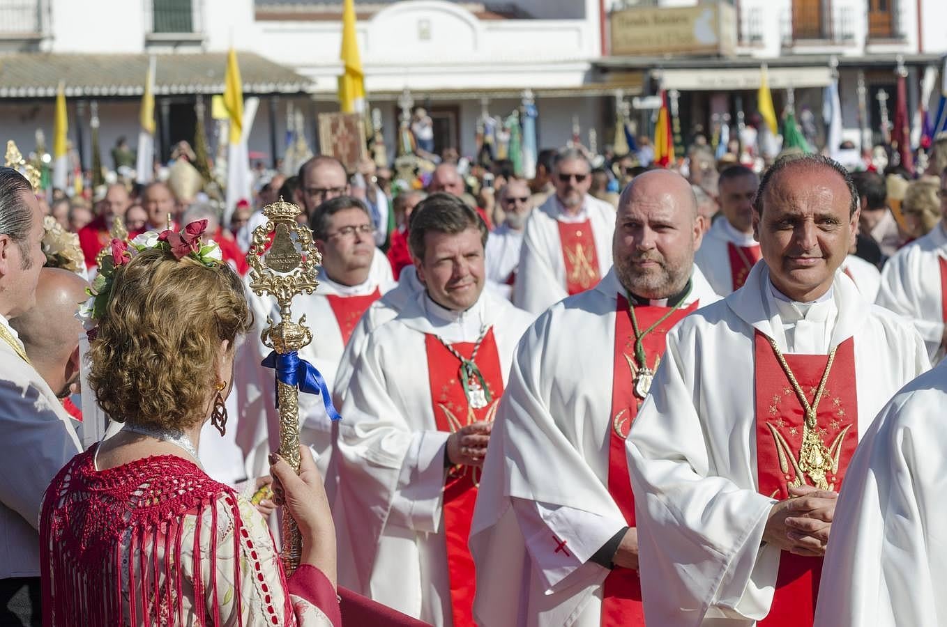 Multitudinaria asistencia a la Pontifical