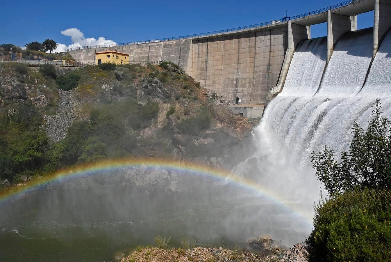 El bello espectáculo del desembalse de los pantanos de Sevilla