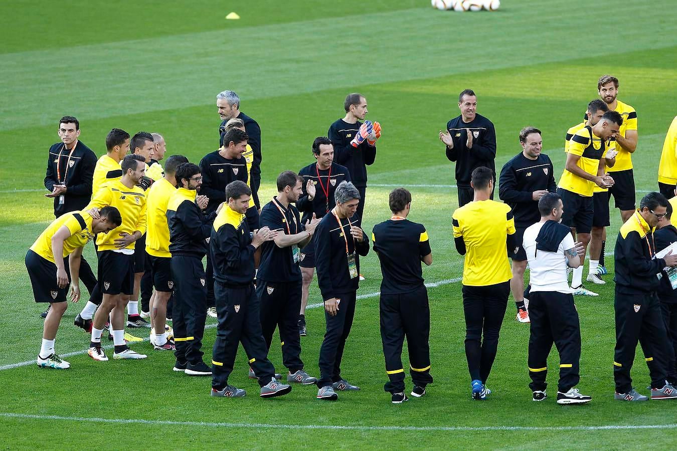 El Sevilla ya se entrena en el escenario de la final