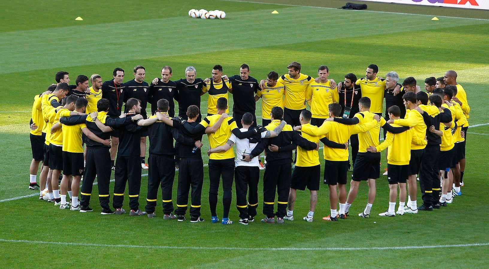 El Sevilla ya se entrena en el escenario de la final