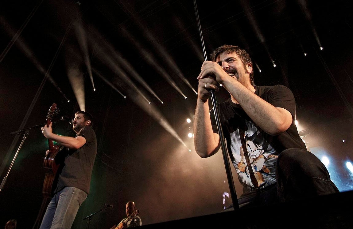 Estopa hizo vibrar a Sevilla al ritmo de rumba